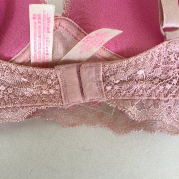 PINK VICTORIAS SECRET LACE WIRELESS PUSH UP BRA SIZE MEDIUM - Picture 15 of 16